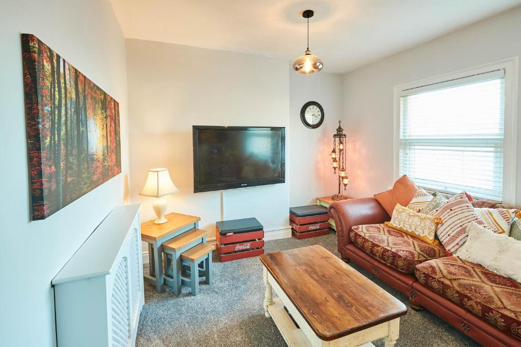 TV a/nebo společenská místnost v ubytování Host & Stay - Seas The Day