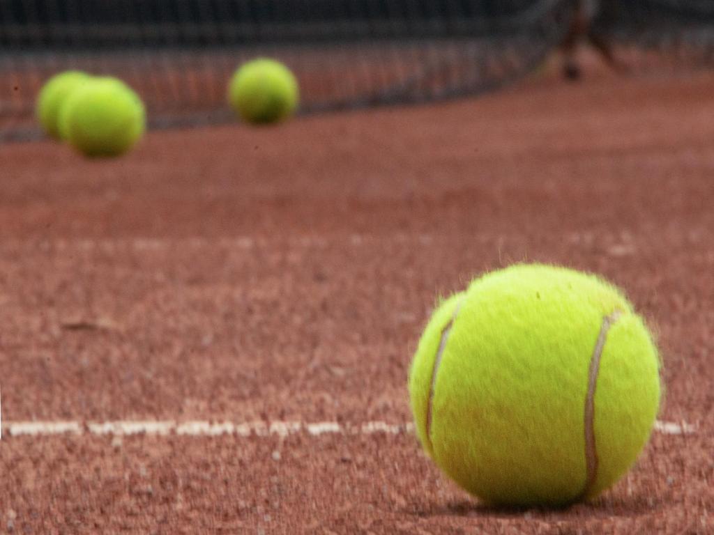 Tenis a/nebo squash v ubytování Hotel Khail nebo okolí