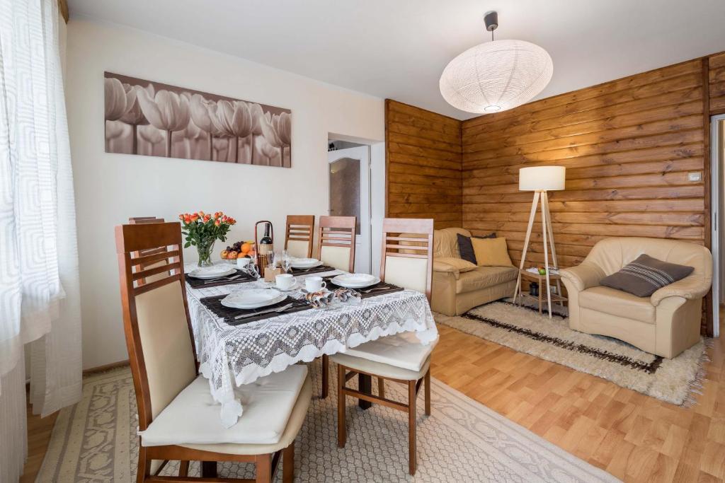 a dining room with a table and chairs at Apartament Frajda Zakopane in Zakopane