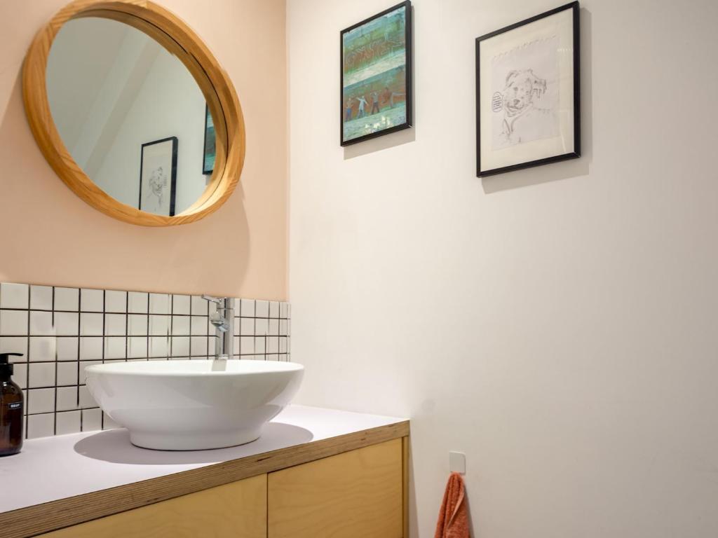 תמונה מהגלריה של Pass the Keys Relaxing Home in the Heart of Whitstable with garden בוויטסטייבל