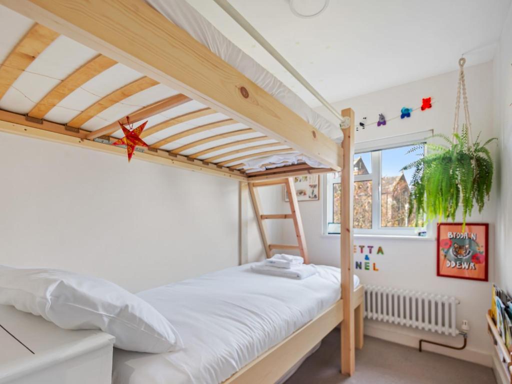 תמונה מהגלריה של Pass the Keys Relaxing Home in the Heart of Whitstable with garden בוויטסטייבל