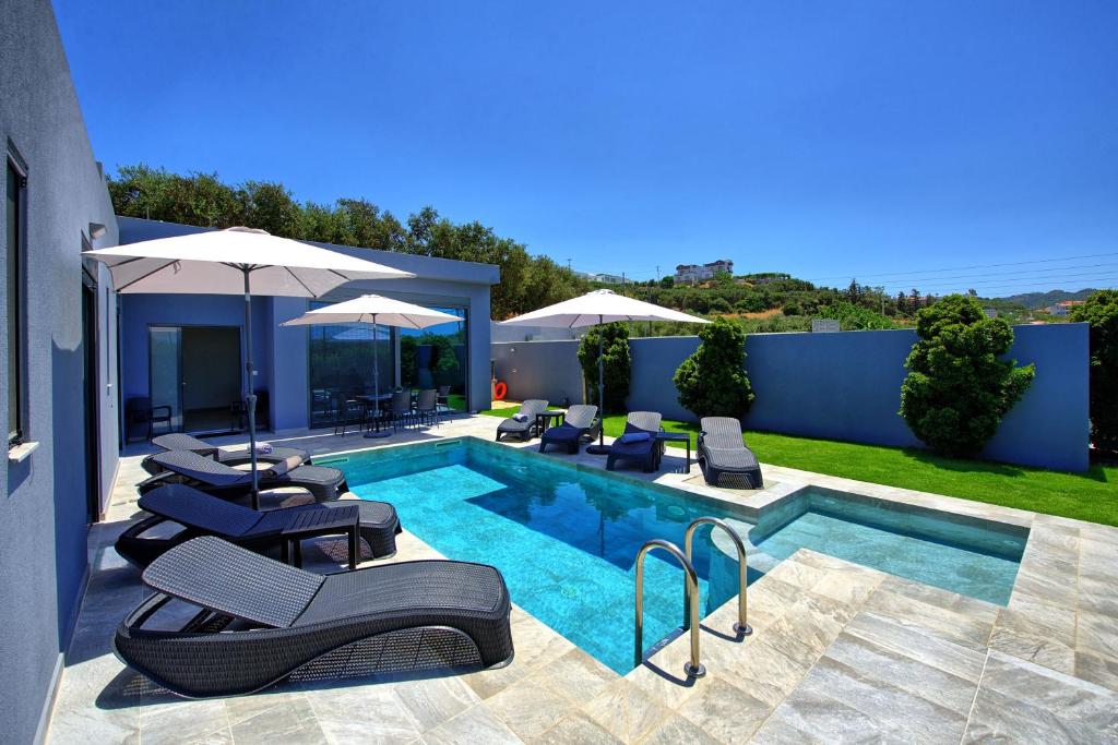 Bazén v ubytování Villa Zaneti by PosarelliVillas nebo v jeho okolí
