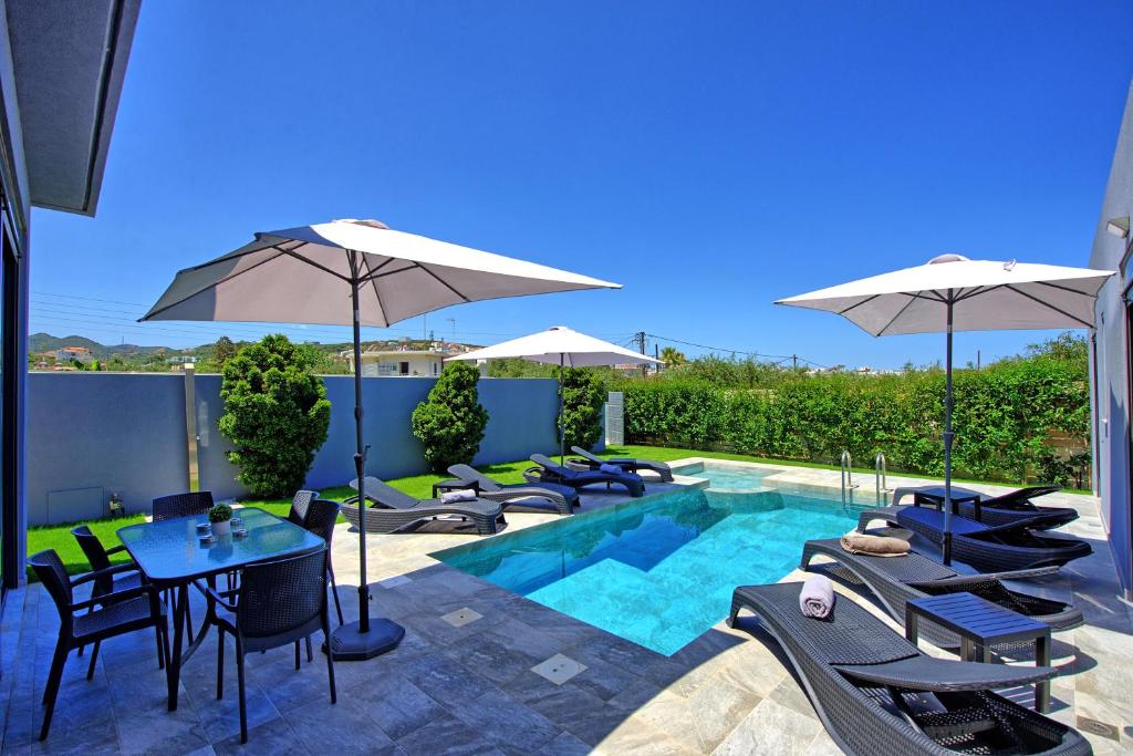 Bazén v ubytování Villa Zaneti by PosarelliVillas nebo v jeho okolí
