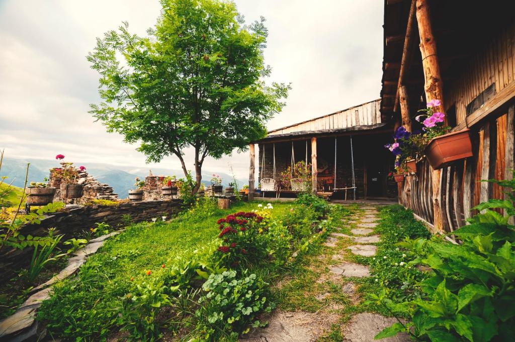 Zahrada ubytování Guest house Sargiri
