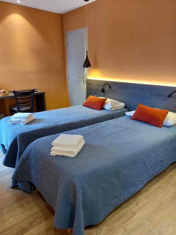 Postel nebo postele na pokoji v ubytování Hotel Le Pont Neuf