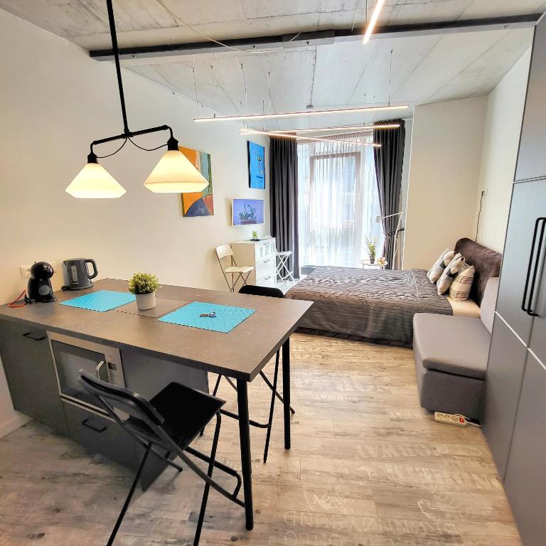 HaPPy Inn Laime Studio, Self Check-In-24-7, A-C, Parking-in-the-underground-Garage - One-Bedroom Apartment
