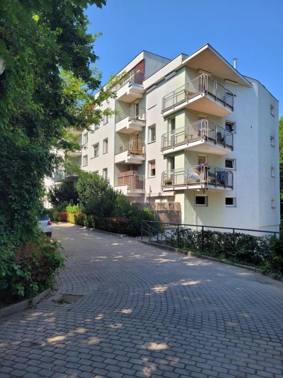 Budova, v ktorej sa apartmán nachádza