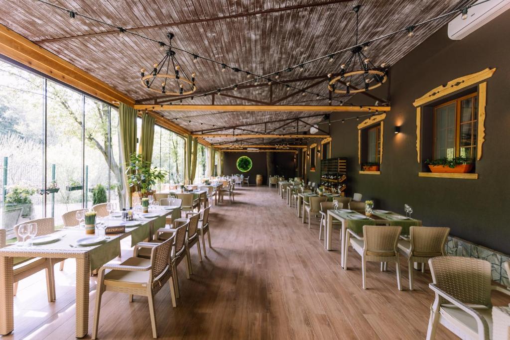 Restaurace v ubytování Complex Turistic Codru