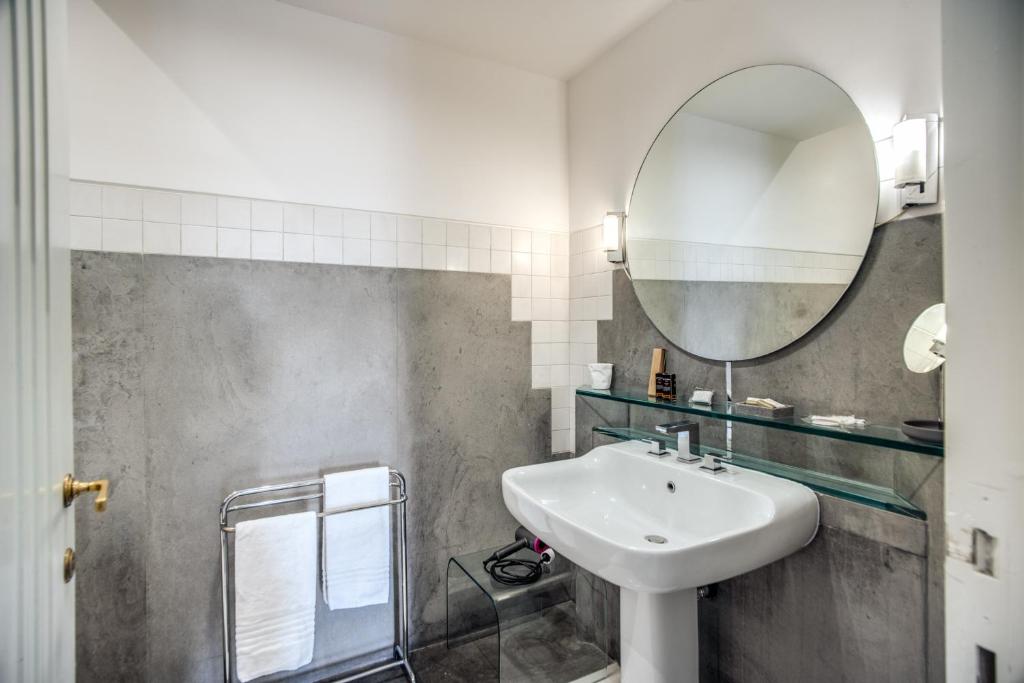 A bathroom at Magia at Colosseum