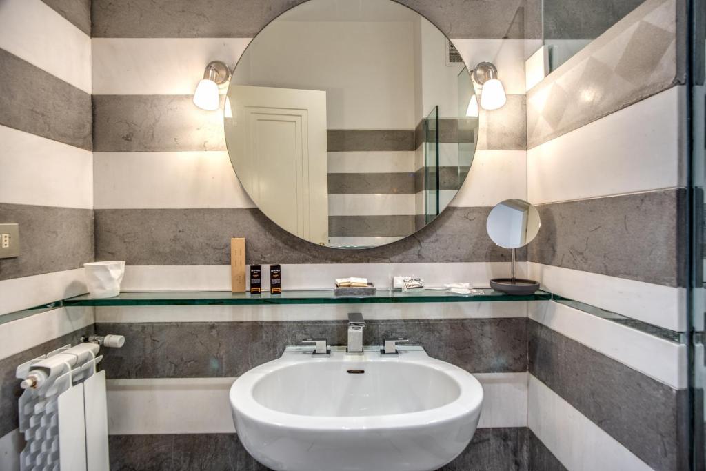 A bathroom at Magia at Colosseum