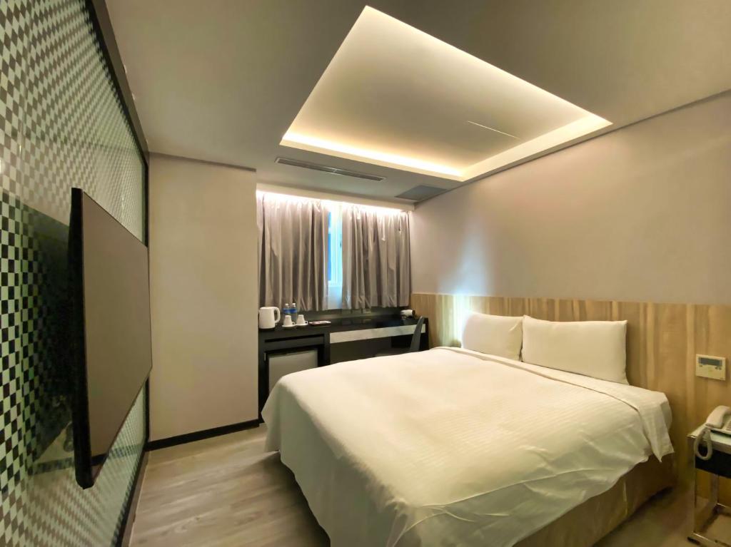 Postel nebo postele na pokoji v ubytování Hub Hotel Ximen Inn