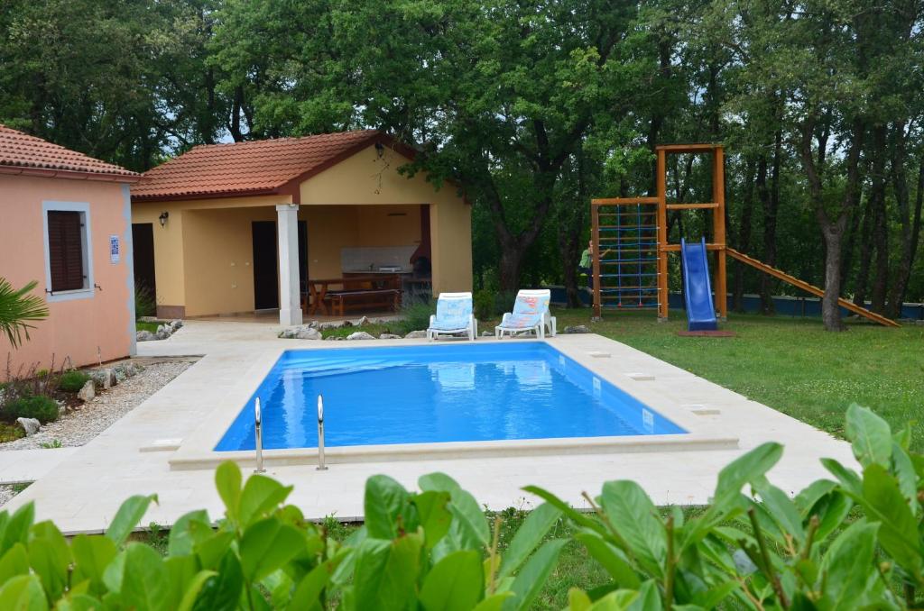 Bazén v ubytovaní Villa Fragola - Holiday house with large garden alebo v jeho blízkosti