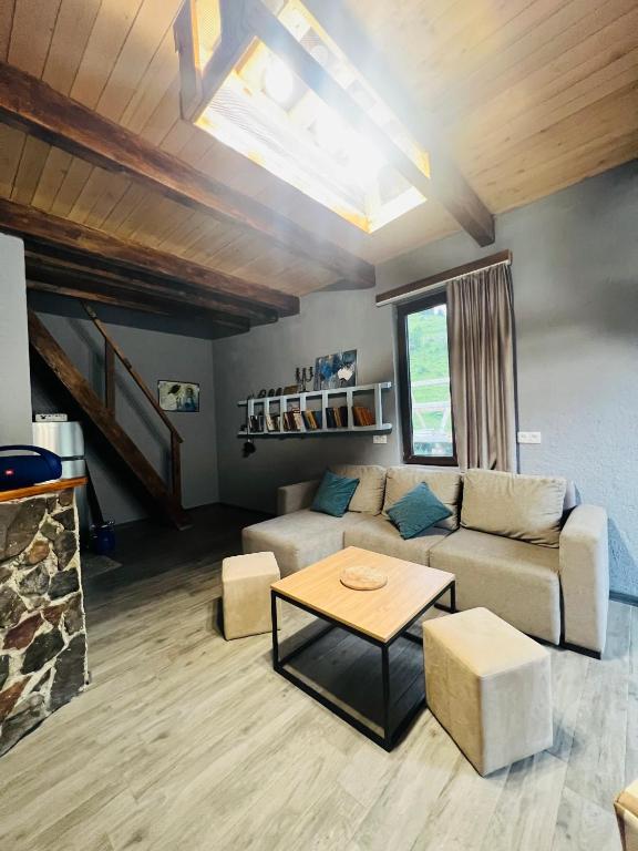 Posezení v ubytování Mitarbi Silence - cozy holiday cottages in mountains