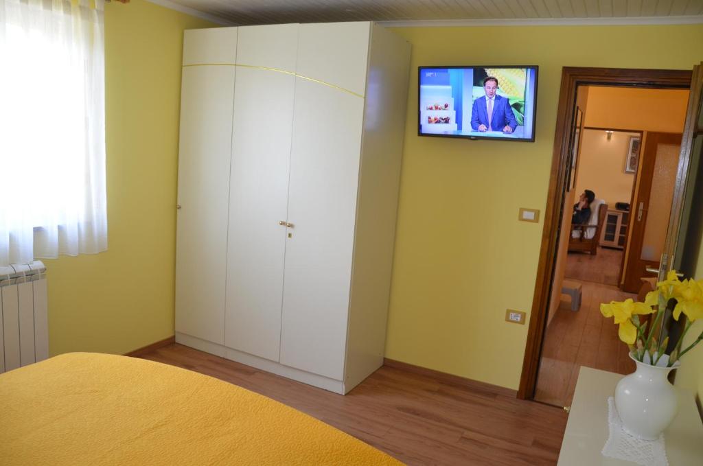 Televízia a/alebo spoločenská miestnosť v ubytovaní Villa Fragola - Holiday house with large garden