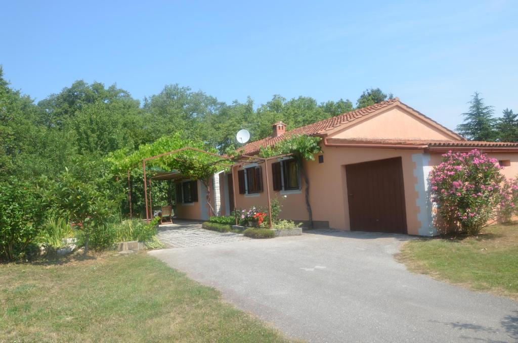 Vonkajšia záhrada v ubytovaní Villa Fragola - Holiday house with large garden