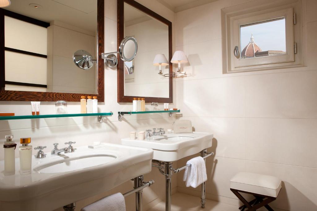 Kúpeľňa v ubytovaní Gallery Hotel Art - Lungarno Collection