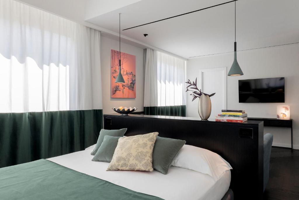 Postel nebo postele na pokoji v ubytování Hotel Plaza Opéra