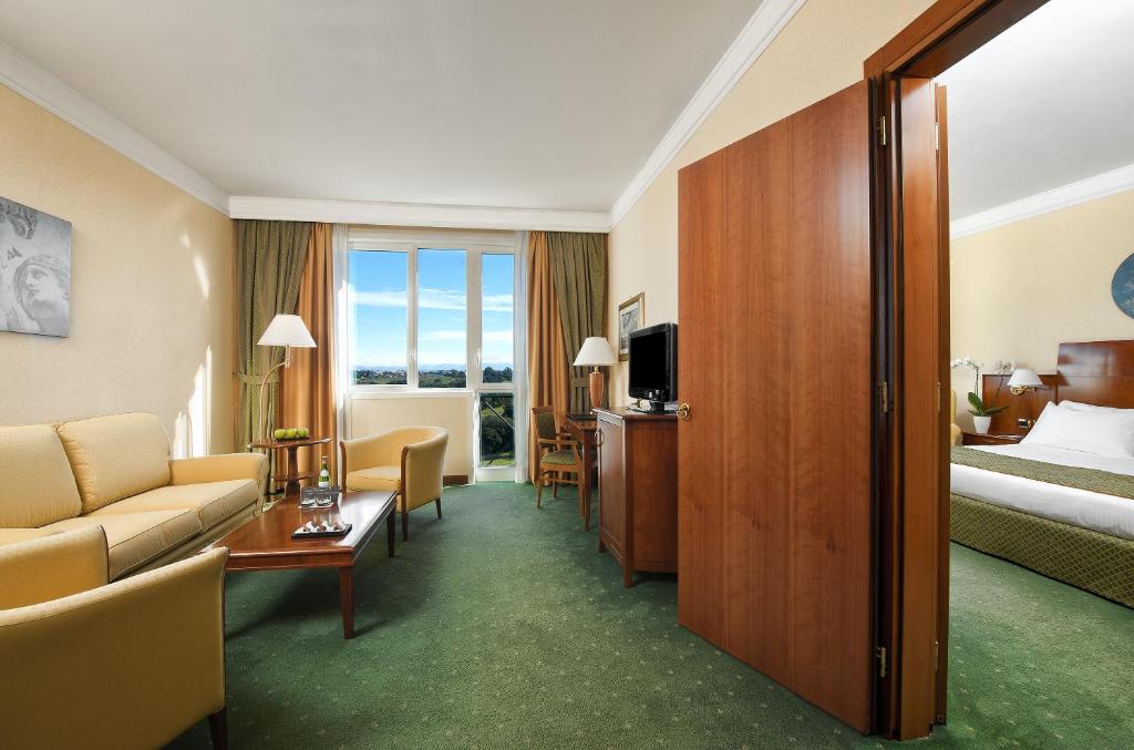 TV a/nebo společenská místnost v ubytování Hotel Roma Aurelia Antica
