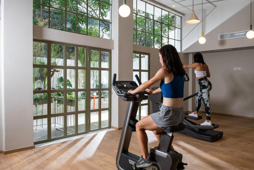 Centrum fitness w obiekcie Alkima Athens Hotel