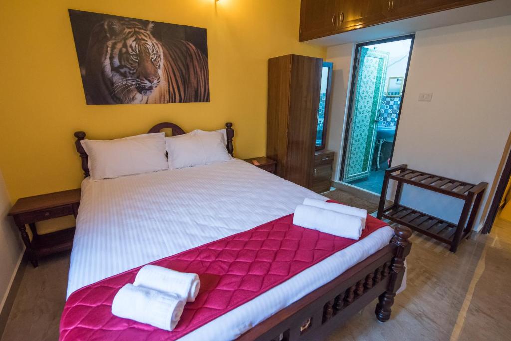 a bedroom with a large bed with pink sheets at Cheerful 2-bedroom near Auro Beach in Kālapettai