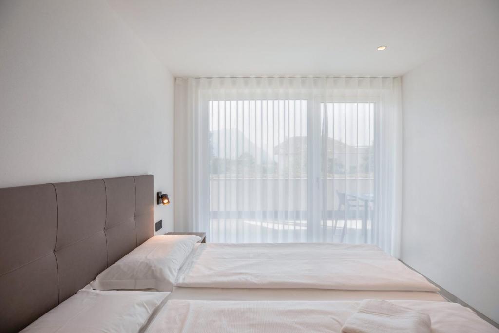 Postel nebo postele na pokoji v ubytování Apartments Curti - Himmelblau