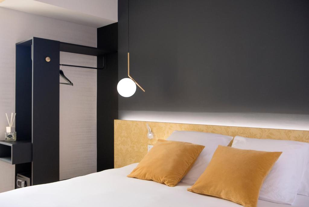 Postel nebo postele na pokoji v ubytování MiHotel Charité