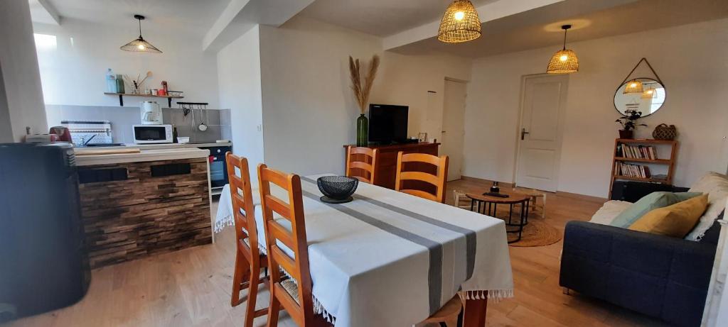Kuchyňa alebo kuchynka v ubytovaní Appartement Le cocon Mont louis 66