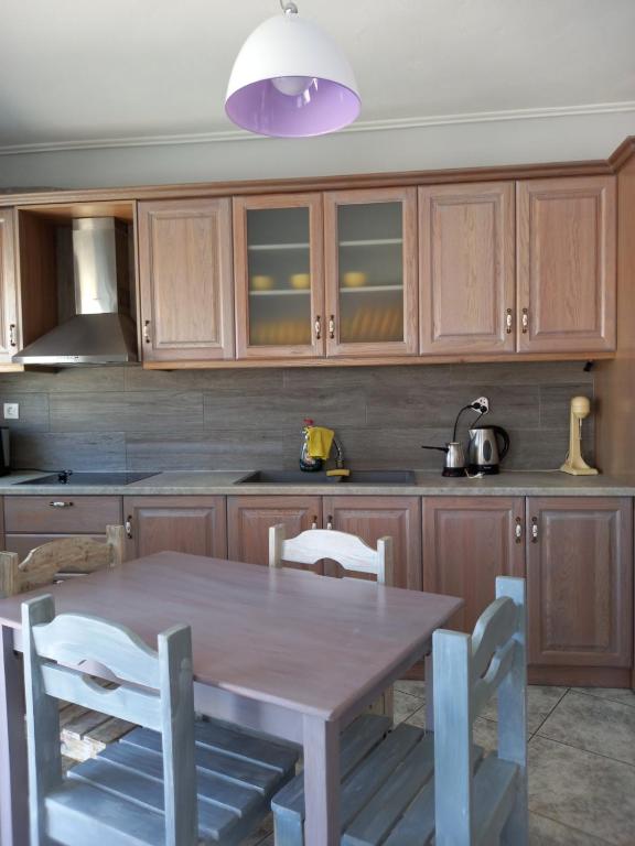 Kuchyňa alebo kuchynka v ubytovaní Flisvos House