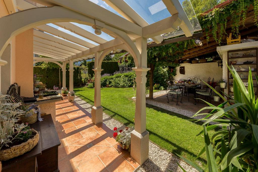 Apartma Summer Garden - Housity
