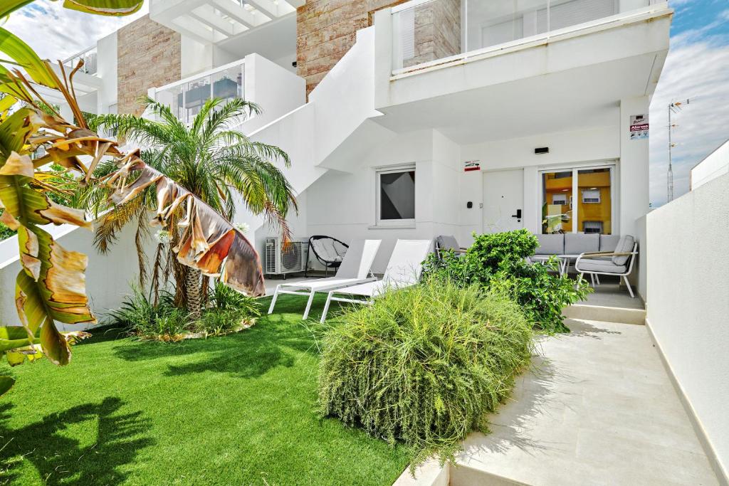 En have udenfor Apartment Golden Luna