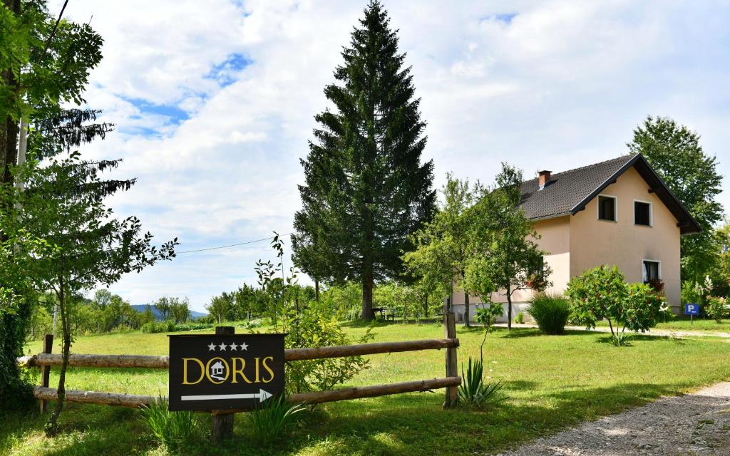 Vonkajšia záhrada v ubytovaní Apartman Doris