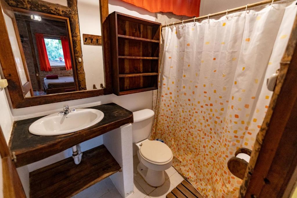 Koupelna v ubytování Suites La Tortuga