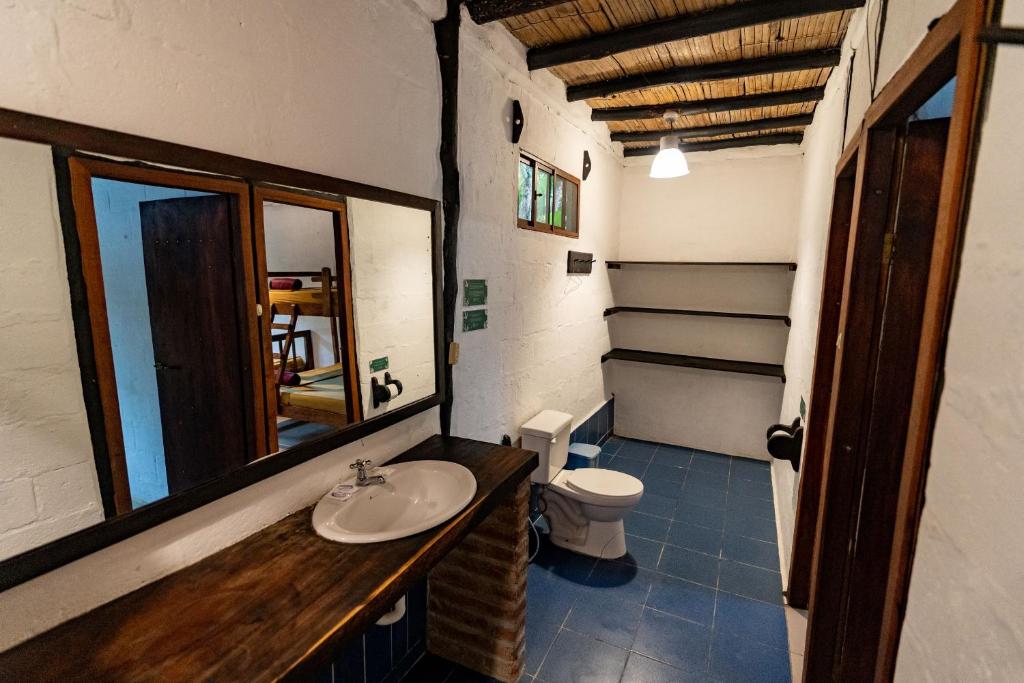 Koupelna v ubytování Suites La Tortuga