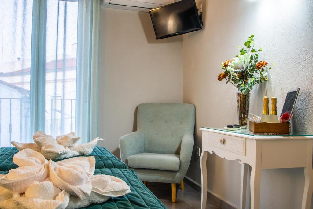 Televízia a/alebo spoločenská miestnosť v ubytovaní Apartamentos Turísticos El Altozano