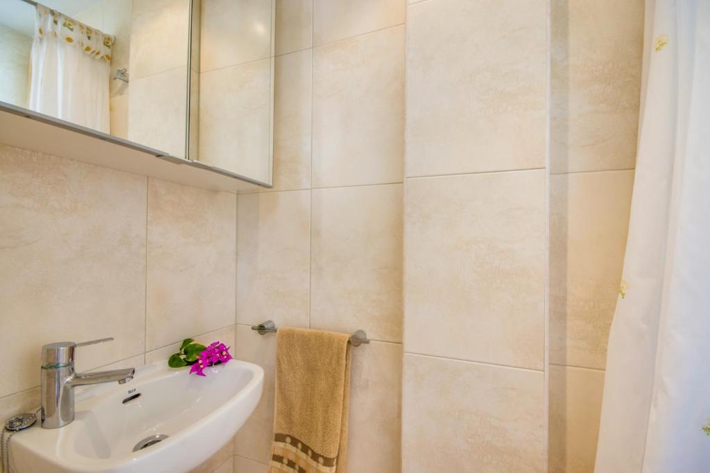 A bathroom at Ideal Property Mallorca - Tarongina