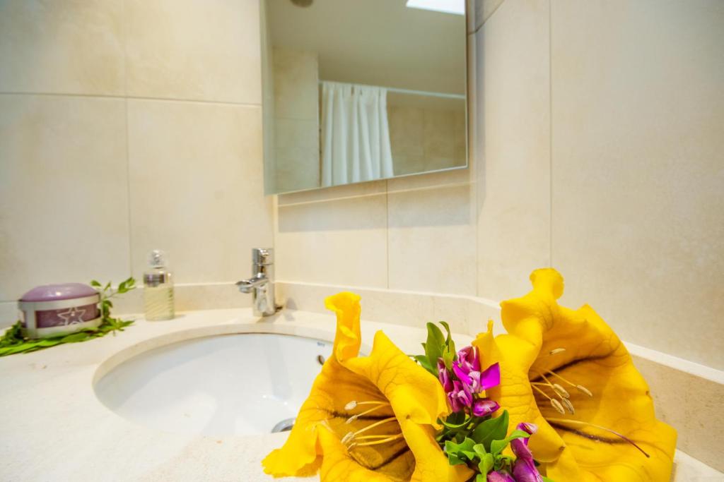 A bathroom at Ideal Property Mallorca - Tarongina