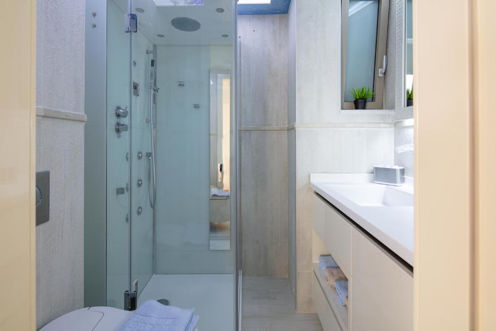 Koupelna v ubytování De President Suite, DeMaNi President Suites