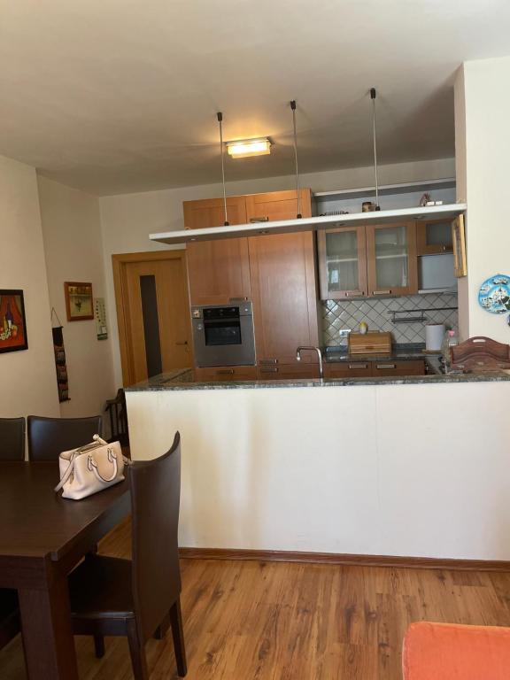 Xheni Apartament - Image 4