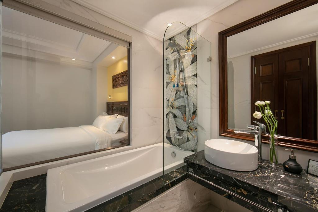 Lucien Hanoi Lakeside Hotel & Rooftop photo 5