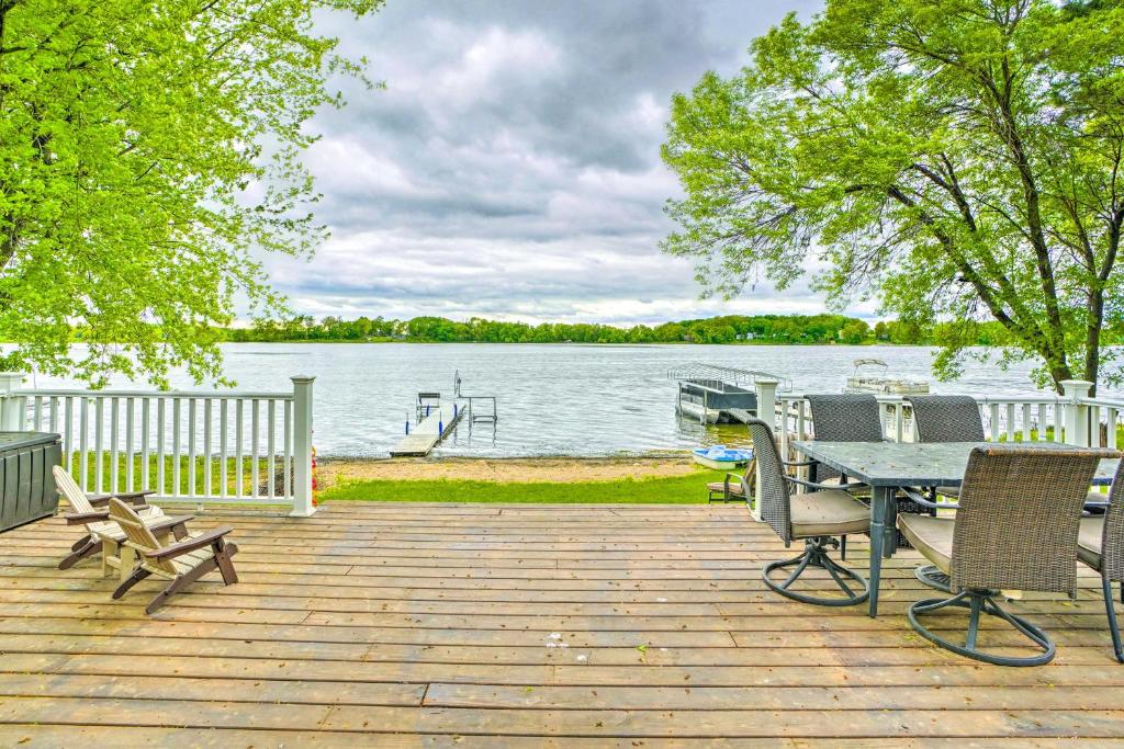 Quaint Lake Jefferson Cabin with Deck and Gas Grill!, Madison Lake