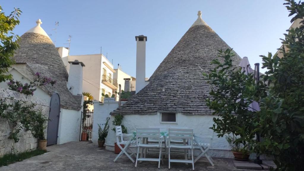 Trullo al vicoletto al civico 10, civico 8, civico 7 - 16