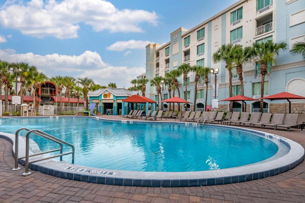 Poolen vid eller i närheten av Holiday Inn Resort Orlando - Lake Buena Vista, an IHG Hotel