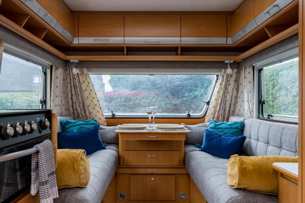 Posezení v ubytování Cosy Caravan on Luxury Campsite