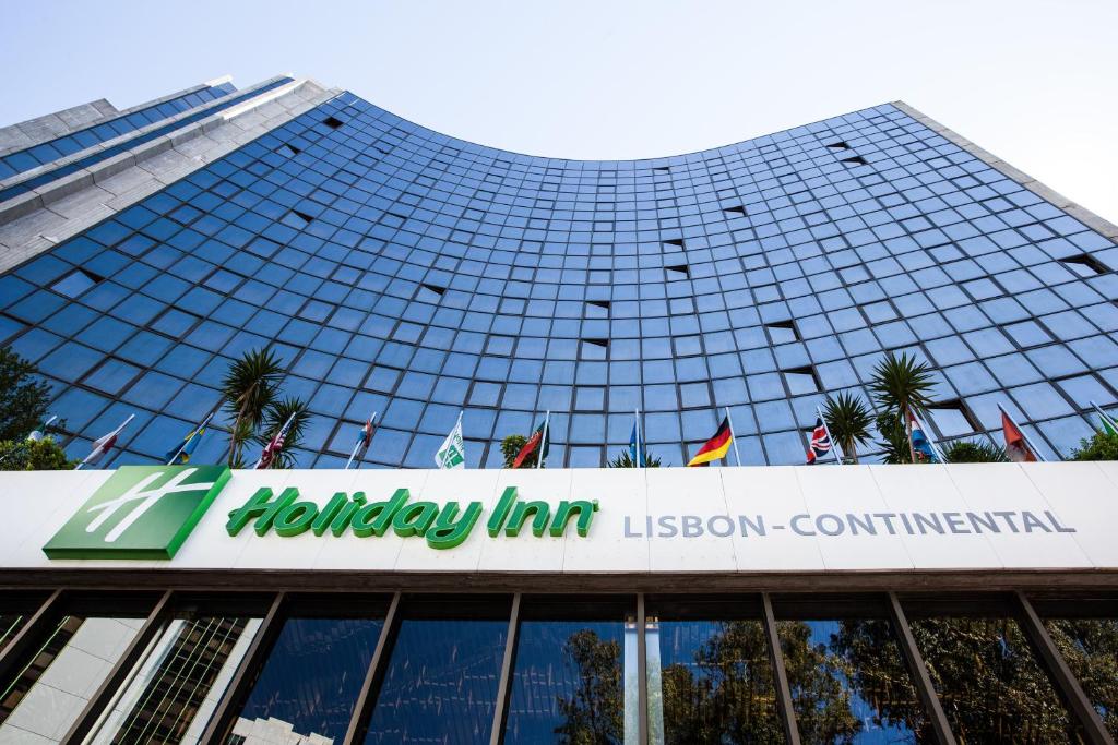 a headquarters building of the houston harryler harris firm at Holiday Inn Lisbon-Continental by IHG in Lisbon