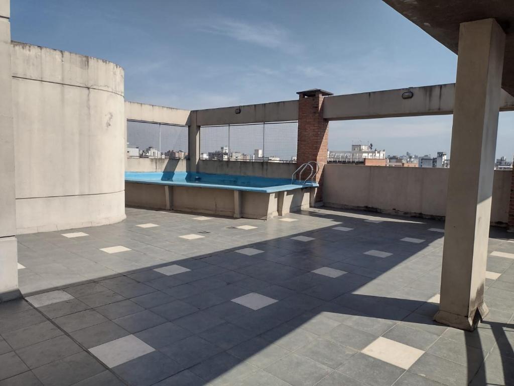 a swimming pool on the roof of a building at Santiago 700 in San Miguel de Tucumán