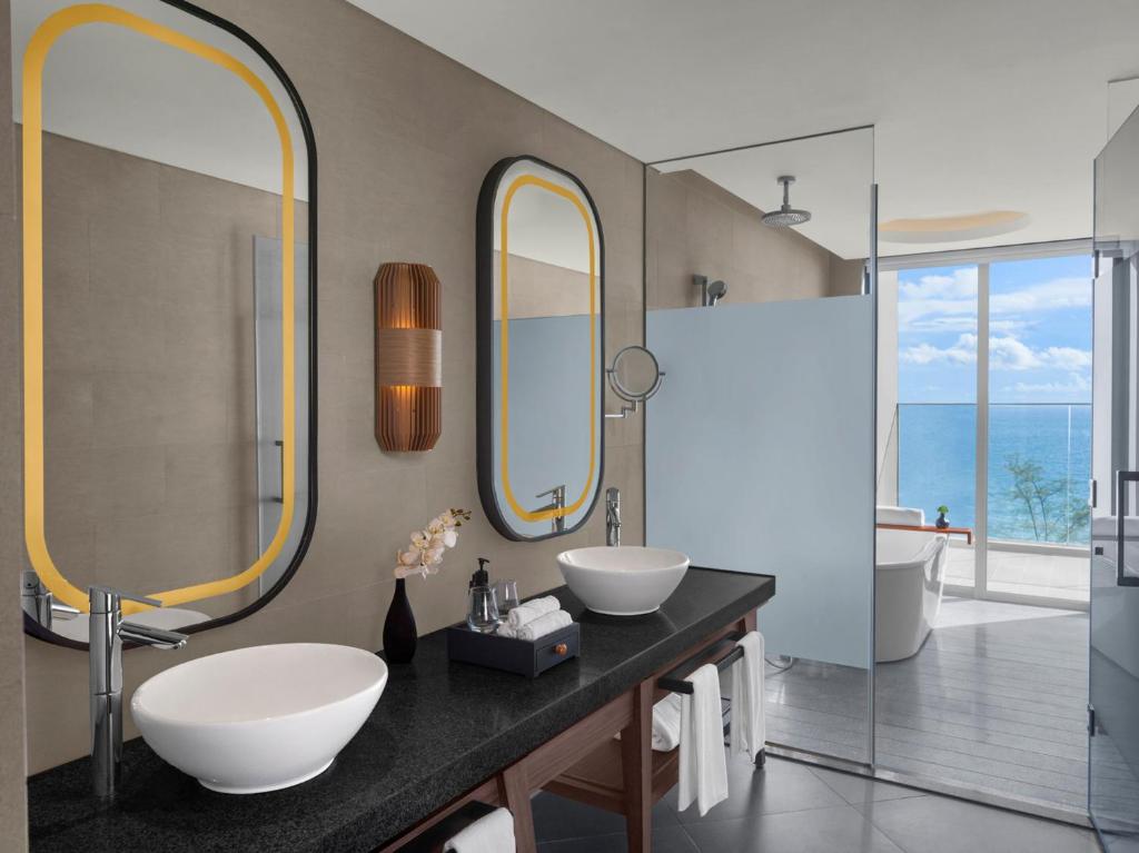 One-Bedroom Suite with Oceanfront