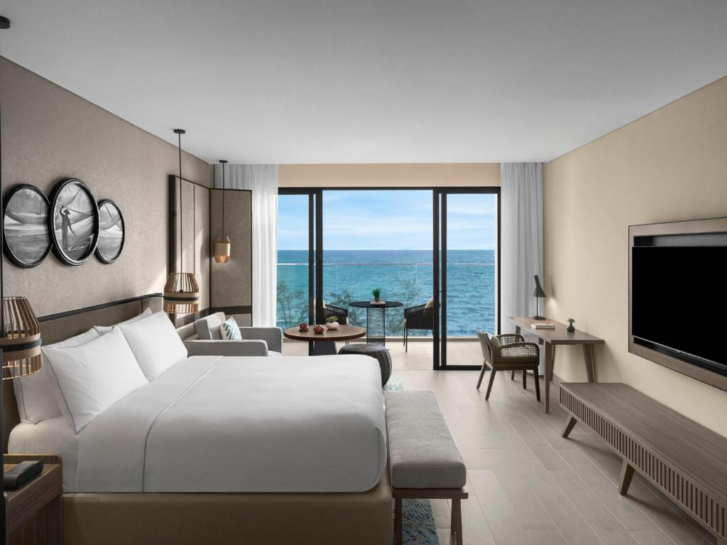 One-Bedroom Suite with Oceanfront