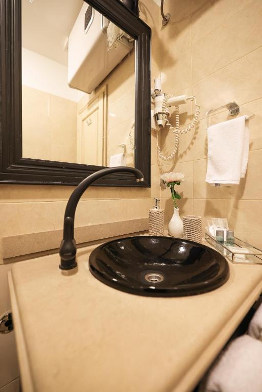 Kuchyň nebo kuchyňský kout v ubytování Luxury city center Apartment ANGELS RM