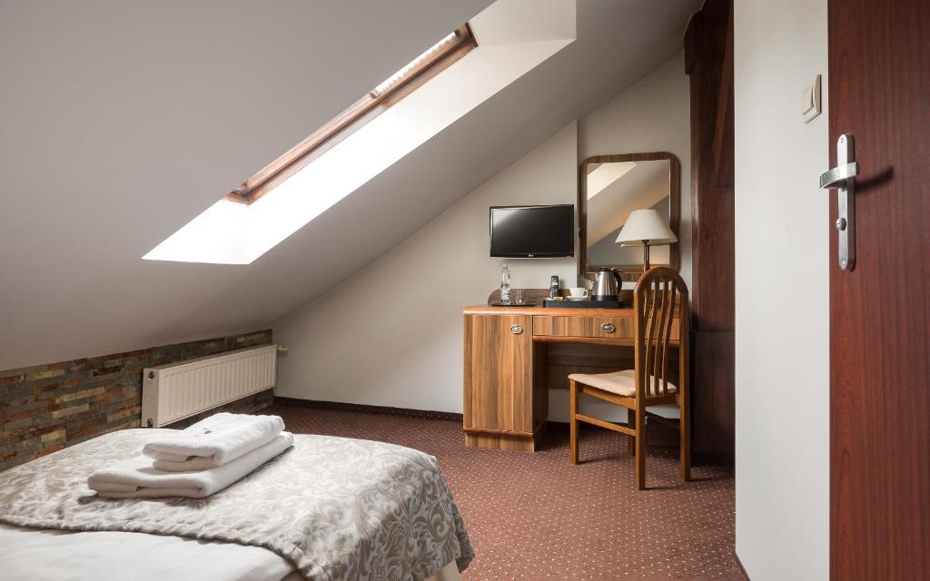 Posteľ alebo postele v izbe v ubytovaní Hotel Wit Stwosz