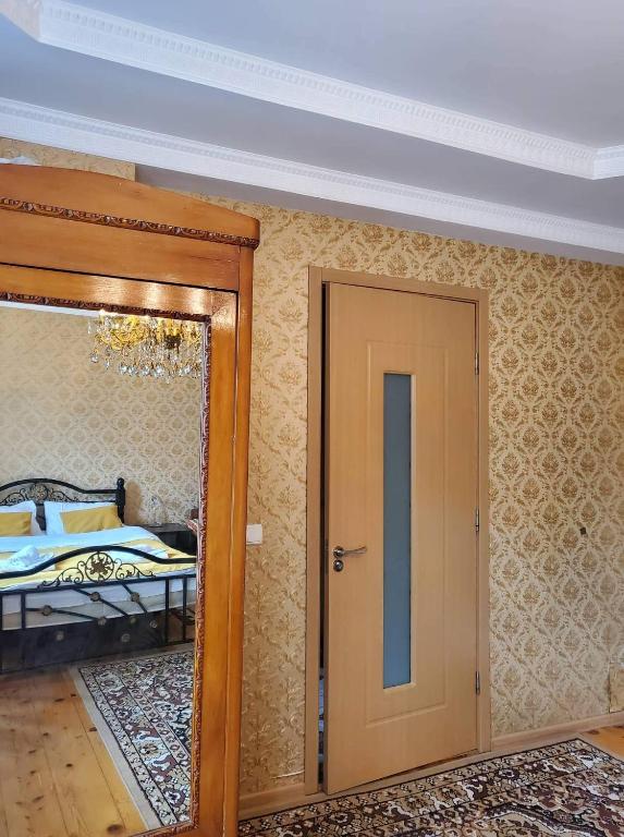 Postel nebo postele na pokoji v ubytování Guest House Elguja Qushashvili